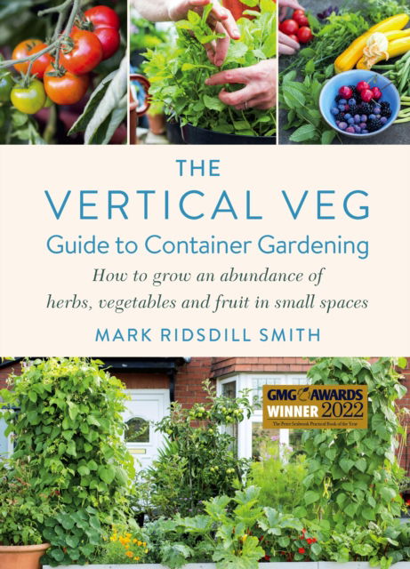 The Vertical Veg Guide to Container Gardening: How to Grow an Abundance of Herbs, Vegetables and Fruit in Small Spaces (Winner - Garden Media Guild Practical Book of the Year Award) - Mark Ridsdill Smith - Böcker - Chelsea Green Publishing UK - 9781915294609 - 13 februari 2025