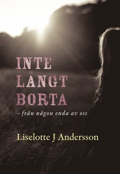 Cover for Liselotte J. Andersson · Inte långt borta : från någon enda av oss (Hardcover Book) (2018)