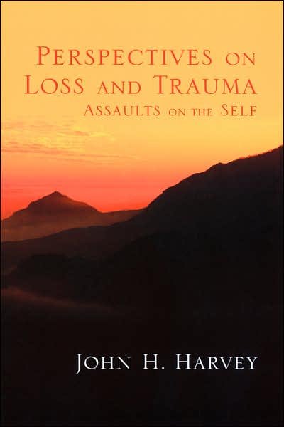 Perspectives on Loss and Trauma: Assaults on the Self - John Harvey - Bøger - SAGE Publications Inc - 9780761921615 - 6. november 2001