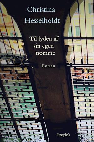 Cover for Christina Hesselholdt · Til lyden af sin egen tromme (Heftet bok) [1. utgave] (2023)