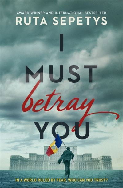 I Must Betray You: A powerful, heart-breaking thriller based on real events. The winner of the Yoto Carnegie Shadowers' Choice Medal for Writing 2023 - Ruta Sepetys - Bøger - Hachette Children's Group - 9781444967616 - 4. august 2022