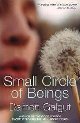 Small Circle of Beings - Damon Galgut - Książki - Atlantic Books - 9781843544616 - 12 maja 2005