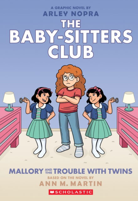 BSCG 17: Mallory and the Trouble with Twins - The Babysitters Club Graphic Novel - Ann M. Martin - Książki - Scholastic US - 9781338835618 - 13 marca 2025