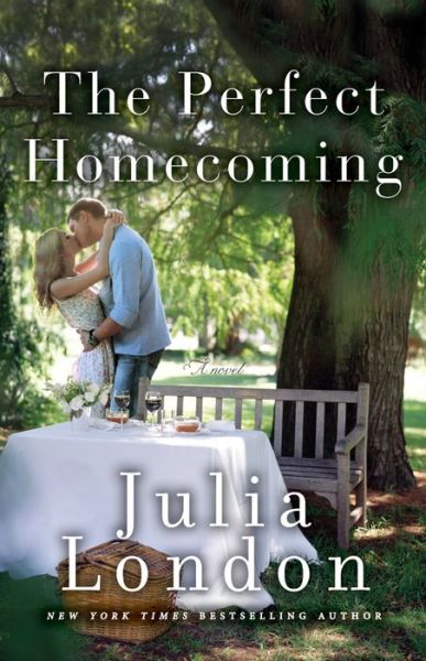 Cover for Julia London · The Perfect Homecoming - Pine River (Paperback Book) (2015)