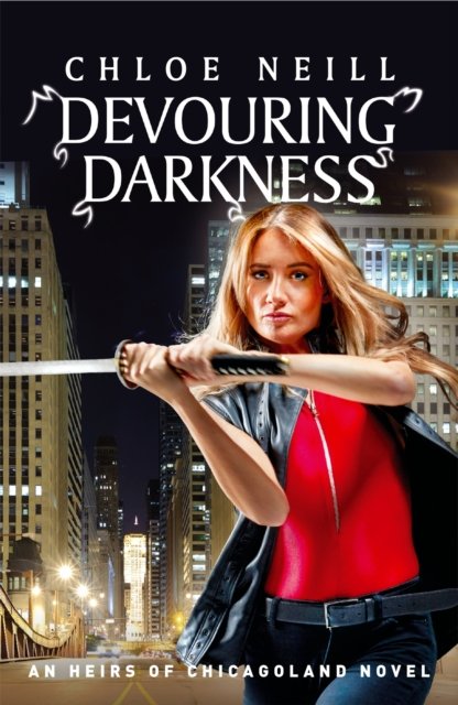 Cover for Chloe Neill · Devouring Darkness - Heirs of Chicagoland (Paperback Book) (2022)