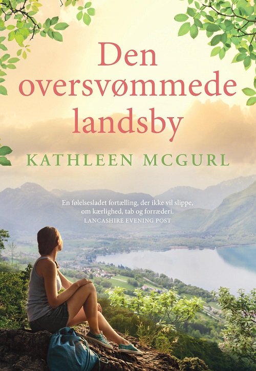 Cover for Kathleen McGurl · Den oversvømmede landsby (Sewn Spine Book) [1º edição] (2023)