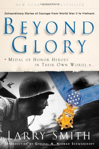 Cover for Larry Smith · Beyond Glory: Medal of Honor Heroes in Their Own Words (Taschenbuch) [Reprint edition] (2004)