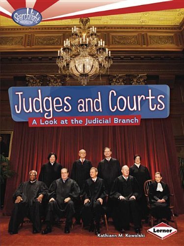 Judges and Courts: a Look at the Judicial Branch (Searchlight Books - How Does Government Work?) - Kathiann M. Kowalski - Books - 21st Century - 9780761385622 - 2012