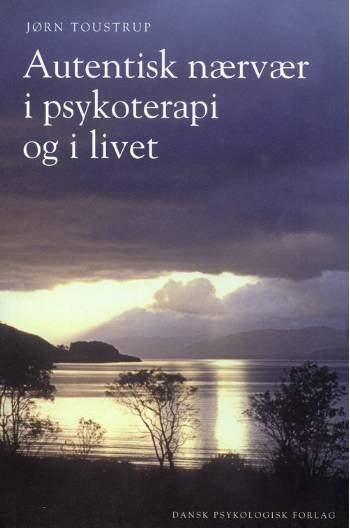 Cover for Jørn Toustrup · Autentisk nærvær i psykoterapi og i livet (Sewn Spine Book) [1.º edición] (2006)