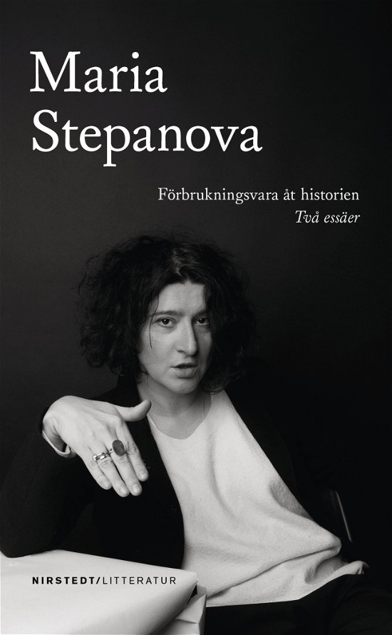 Cover for Maria Stepanova · Förbrukningsvara åt historien: två essäer (Bok) (2024)