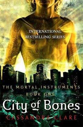 The Mortal Instruments 1: City of Bones - The Mortal Instruments - Cassandra Clare - Kirjat - Walker Books Ltd - 9781406307627 - maanantai 2. heinäkuuta 2007