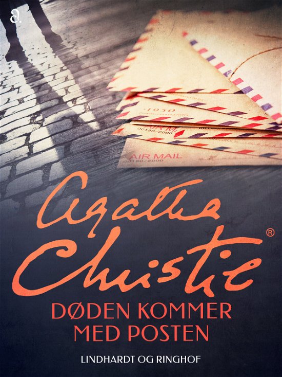Cover for Agatha Christie · Agatha Christie: Døden kommer med posten (Sewn Spine Book) [1.º edición] (2024)