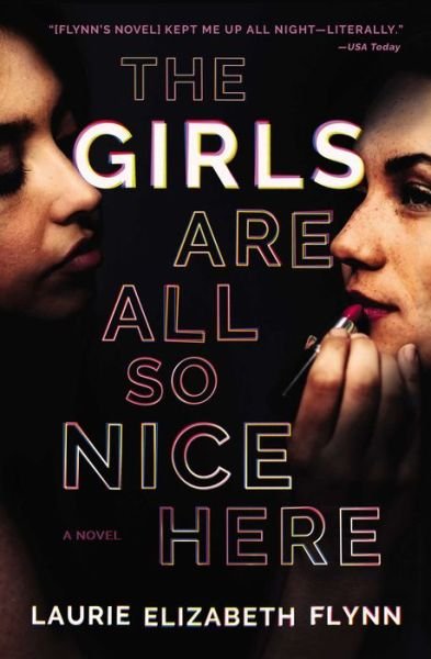Laurie Elizabeth Flynn · The Girls Are All So Nice Here: A Novel (Taschenbuch) (2022)