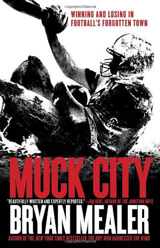 Cover for Bryan Mealer · Muck City: Winning and Losing in Football's Forgotten Town (Paperback Book) (2013)