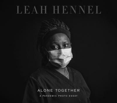 Alone Together: A Pandemic Photo Essay - Leah Hennel - Kirjat - Rocky Mountain Books - 9781771605632 - torstai 23. kesäkuuta 2022