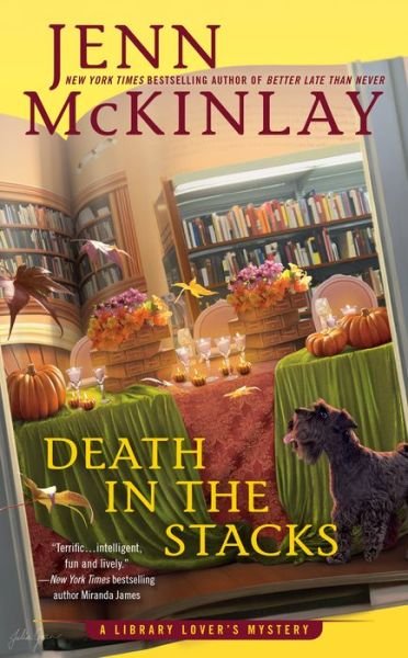 Cover for Jenn McKinlay · Death in the Stacks - A Library Lover's Mystery (Pocketbok) (2018)