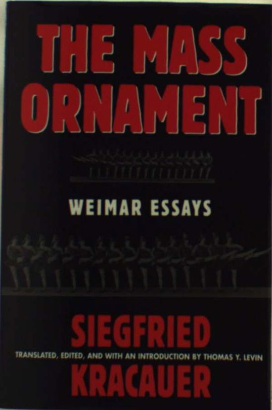 The Mass Ornament: Weimar Essays - Siegfried Kracauer - Książki - Harvard University Press - 9780674551633 - 30 czerwca 1995