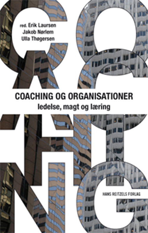 Coaching og organisationer - Ulla Thøgersen; Søren Willert; Kristian Dahl; Erik Laursen; Jakob Nørlem; Poul Nørgård Dahl; Kim Martin Nielsen; Kenneth Mølbjerg Jørgensen; Lise Render Nielsen; Henrik Schelde Andersen; Jesper Skovgaard Jørvad; Dorthe Jensen; Søren Skov - Books - Hans Reitzels Forlag - 9788741253633 - April 27, 2022