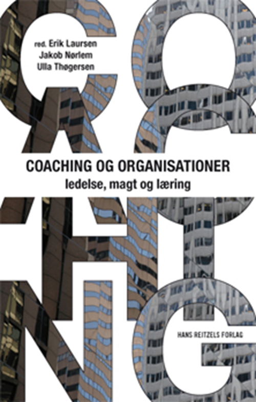 Coaching og organisationer - Ulla Thøgersen; Søren Willert; Kristian Dahl; Erik Laursen; Jakob Nørlem; Poul Nørgård Dahl; Kim Martin Nielsen; Kenneth Mølbjerg Jørgensen; Lise Render Nielsen; Henrik Schelde Andersen; Jesper Skovgaard Jørvad; Dorthe Jensen; Søren Skov - Livros - Gyldendal - 9788741253633 - 27 de abril de 2022