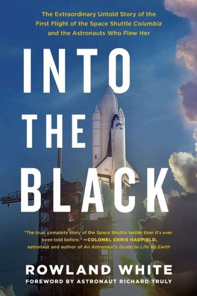 Into the Black: The Extraordinary Untold Story of the First Flight of the Space Shuttle Columbia and the Astronauts Who Flew Her - Rowland White - Bücher - Atria Books - 9781501123634 - 18. April 2017