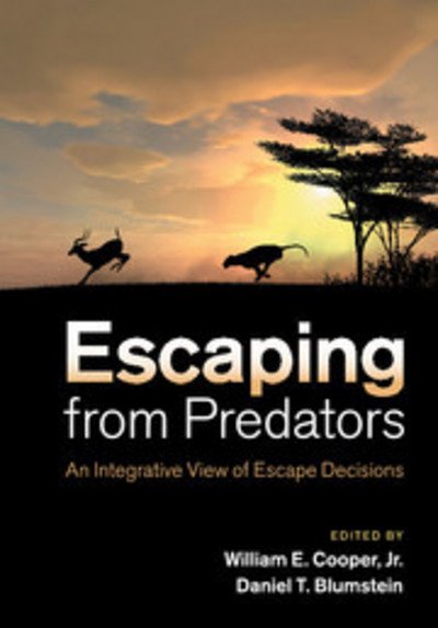 Escaping From Predators: An Integrative View of Escape Decisions - William E Cooper  Jr - Libros - Cambridge University Press - 9781107630635 - 29 de marzo de 2018