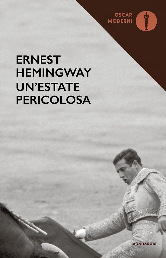 Cover for Ernest Hemingway · Un' Estate Pericolosa (Book)