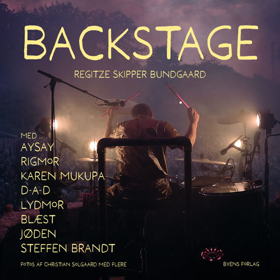 Cover for Regitze Skipper Bundgaard · Backstage (Innbunden bok) (2024)