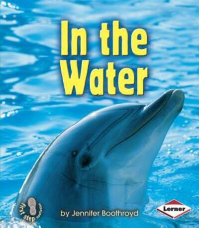 Cover for Jennifer Boothroyd · In the Water (First Step Nonfiction Animal Homes) (Paperback Book) (2006)