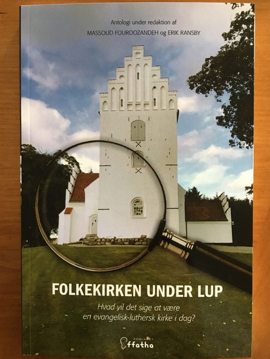 Cover for Fouroozandeh Massoud (red) · Folkekirken under lup (Sewn Spine Book) [1. wydanie] (2017)