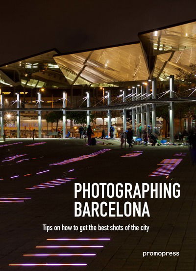 Photographing Barcelona - Oscar Asensio - Books - Promopress - 9788416851645 - March 12, 2024