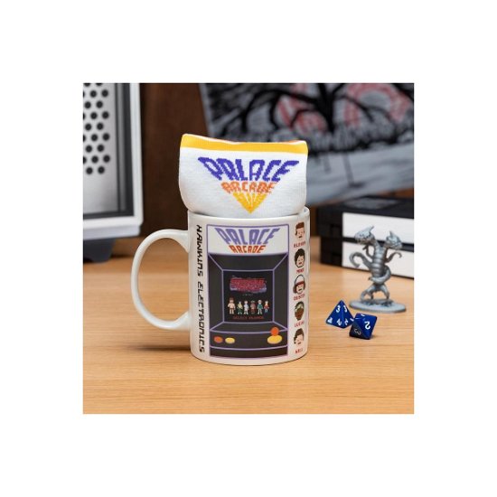 Cover for Paladone Product · STRANGER THINGS - Mug and Socks (Leksaker)