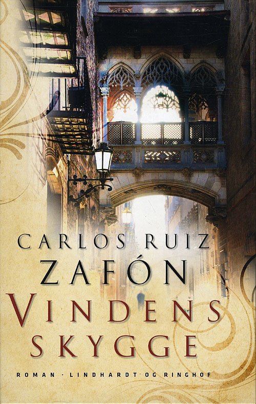 Cover for Carlos Ruiz Zafón · De glemte bøgers kirkegård: Vindens skygge (Bound Book) [4th edition] [Hardback] (2009)