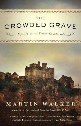 Cover for Martin Walker · The Crowded Grave: a Mystery of the French Countryside (Bruno, Chief of Police) (Taschenbuch) [Reprint edition] (2013)