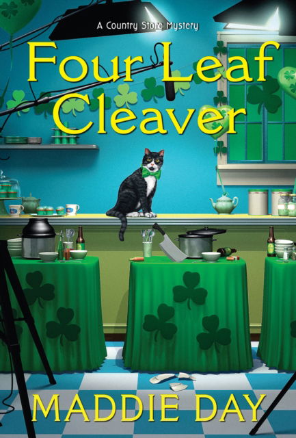 Cover for Maddie Day · Four Leaf Cleaver - A Country Store Mystery (Paperback Book) (2023)