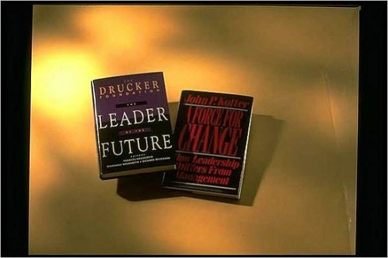 Cover for John P. Kotter · Force For Change: How Leadership Differs from Management (Innbunden bok) (1990)