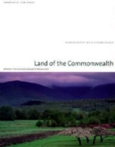 Land of the Commonwealth - John Updike - Boeken - UNIVERSITY OF MASSACHUSETTS PRESS - 9781558492653 - 1 oktober 2000