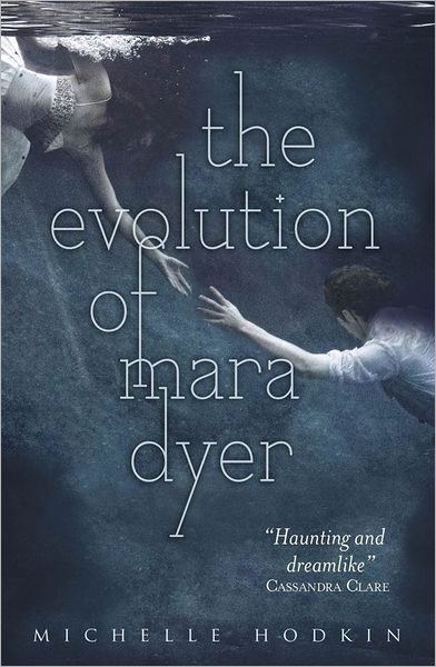 Cover for Michelle Hodkin · The Evolution of Mara Dyer (Paperback Book) (2013)