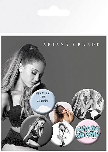 Ariana Grande Mix Badge Pack - Ariana Grande - Produtos - ARIANA GRANDE - 5028486294657 - 7 de fevereiro de 2019