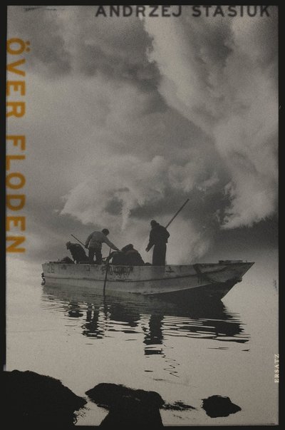 Cover for Andrzej Stasiuk · Över floden (Gebundesens Buch) (2023)