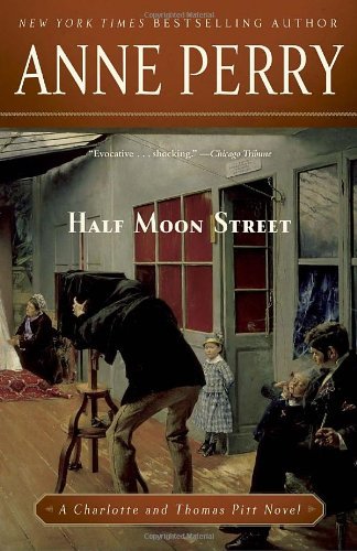 Cover for Anne Perry · Half Moon Street: a Charlotte and Thomas Pitt Novel (Taschenbuch) [Reprint edition] (2011)