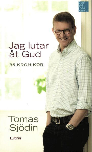 Jag lutar åt Gud : 85 krönikor - Tomas Sjödin - Bücher - Libris förlag - 9789173871662 - 15. September 2011