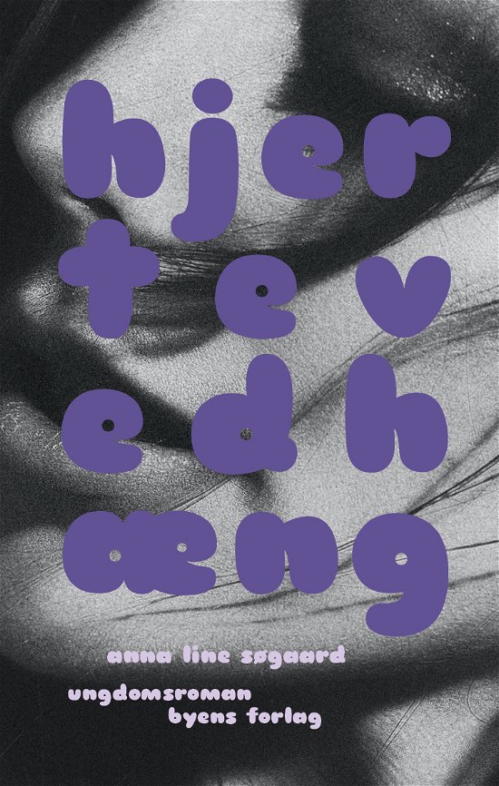 Cover for Anna Line Søgaard · Hjertevedhæng (Hæftet bog) [1. udgave] (2020)