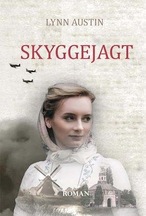 Cover for Lynn Austin · Skyggejagt (Bound Book) [1st edition] (2022)