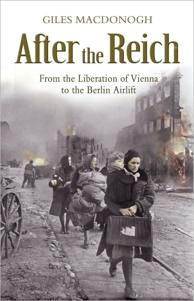 Cover for Giles Macdonogh · After the Reich: From the Liberation of Vienna to the Berlin Airlift (Taschenbuch) (2008)