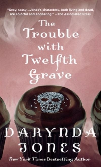 Cover for Darynda Jones · Trouble with Twelfth Grave (Paperback Book) (2018)