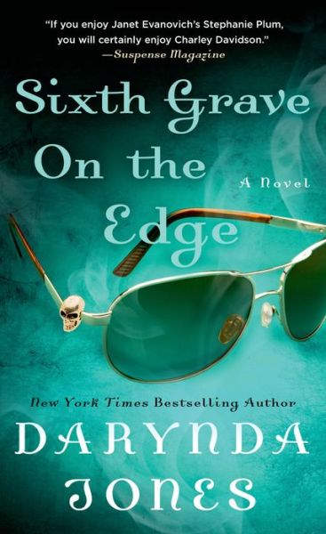 Cover for Darynda Jones · Sixth Grave on the Edge (Paperback Book) (2014)