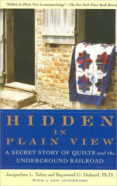 Cover for Jacqueline L. Tobin · Hidden in Plain View: A Secret Story of Quilts and the Underground Railroad (Paperback Book) (2000)