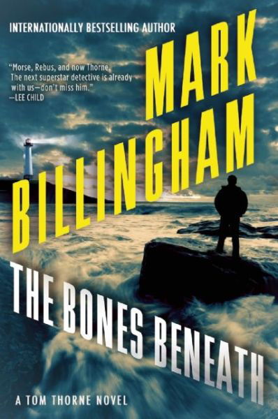 Cover for Mark Billingham · The Bones Beneath: a Tom Thorne Novel (Paperback Bog) (2015)