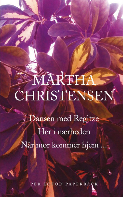 Cover for Martha Christensen · Dansen med Regitze - Her i nærheden - Når mor kommer hjem (Sewn Spine Book) [2nd edition] (2012)