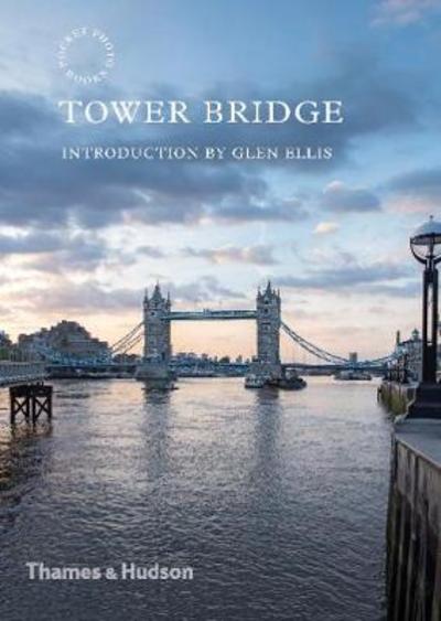 Tower Bridge - Pocket Photo Books - Harry Cory Wright - Książki - Thames & Hudson Ltd - 9780500294673 - 21 marca 2019